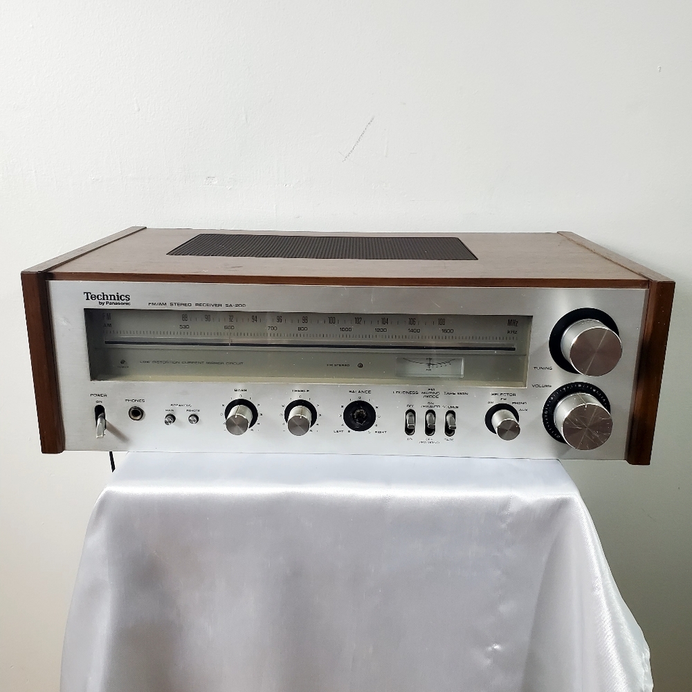 Vintage 70's Technics Stereo Receiver SA-200